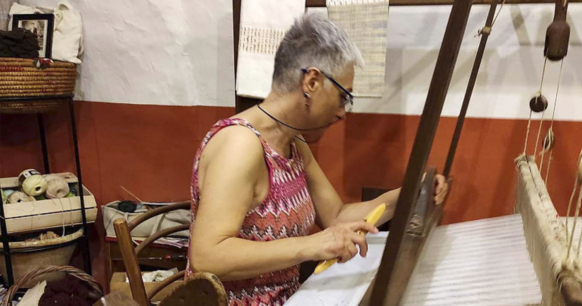 “Sono l’unica tessitrice in paese”: Maria Voto si racconta ad Inchiostro di Puglia “Sono l’unica tessitrice in paese”: Maria Voto si racconta ad Inchiostro di Puglia