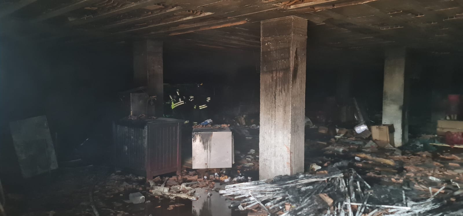 Incendio in un magazzino a Vico del Gargano Incendio in un magazzino a Vico del Gargano