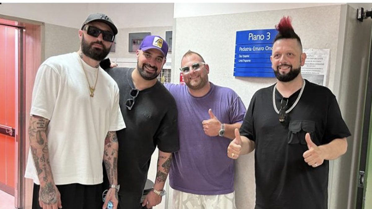 Il toccante incontro tra Boomdabash e i piccoli guerrieri di Casa Sollievo della Sofferenza Il toccante incontro tra Boomdabash e i piccoli guerrieri di Casa Sollievo della Sofferenza