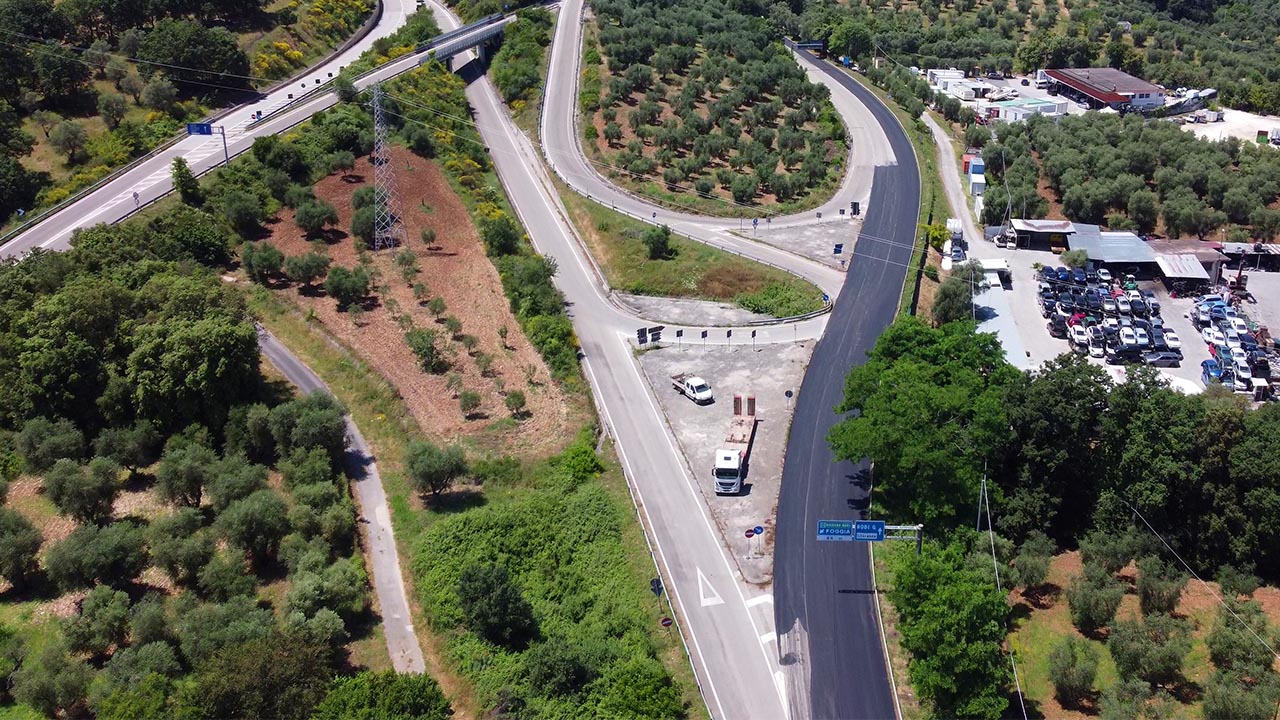 Asfalto nuovo sulla SS89 svincolo Ischitella-Rodi Garganico Asfalto nuovo sulla SS89 svincolo Ischitella-Rodi Garganico