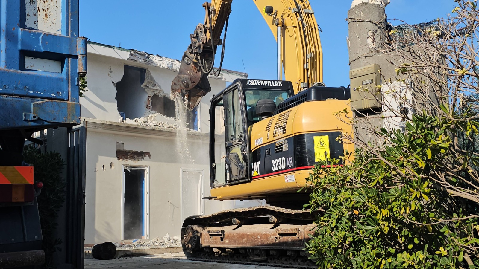 Abusivismo sul Gargano: demolita una villa con piscina, WWF chiede più controlli Abusivismo sul Gargano: demolita una villa con piscina, WWF chiede più controlli