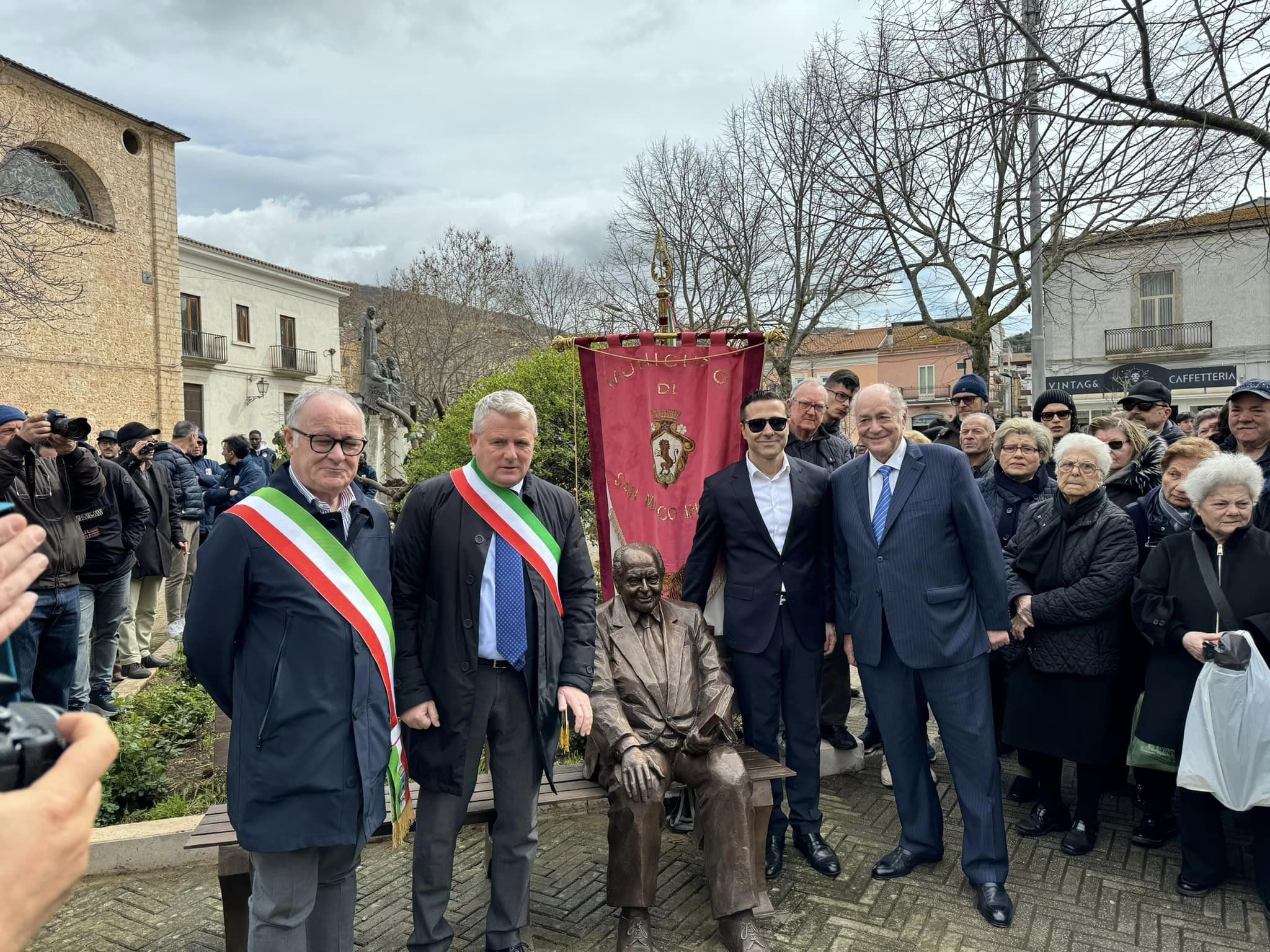 San Marco in Lamis, inaugurata la scultura al poeta Joseph Tusiani San Marco in Lamis, inaugurata la scultura al poeta Joseph Tusiani