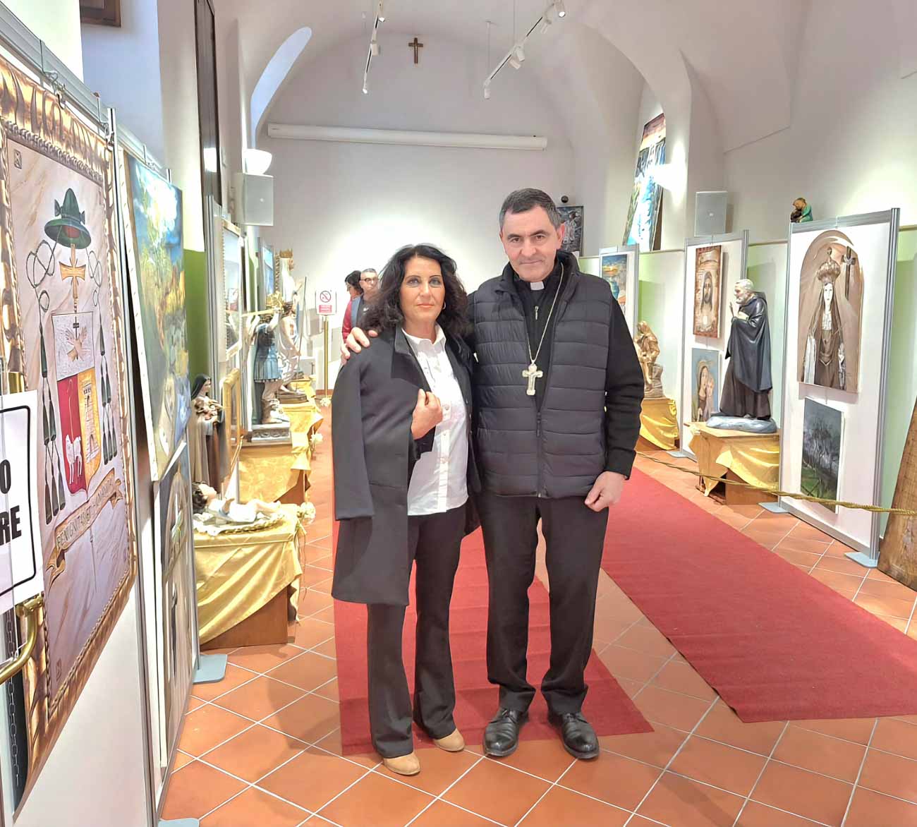 Successo della pittrice Nicoletta Lauriola nel Santuario di San Michele Arcangelo Successo della pittrice Nicoletta Lauriola nel Santuario di San Michele Arcangelo