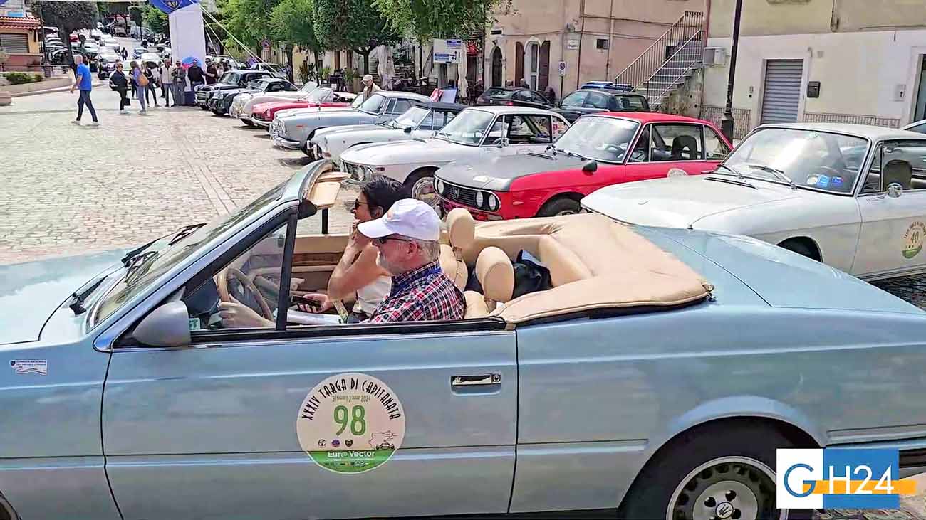 La Targa di Capitanata fa tappa ad Ischitella: una piazza gremita di auto d’epoca La Targa di Capitanata fa tappa ad Ischitella: una piazza gremita di auto d’epoca