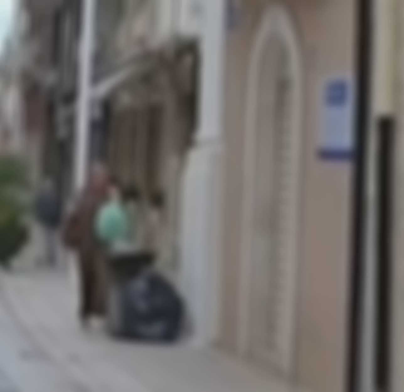 Manfredonia, Corso Manfredi: abbandonati sacchetti dei rifiuti domestici nei cestini gettacarte pubblici Manfredonia, Corso Manfredi: abbandonati sacchetti dei rifiuti domestici nei cestini gettacarte pubblici