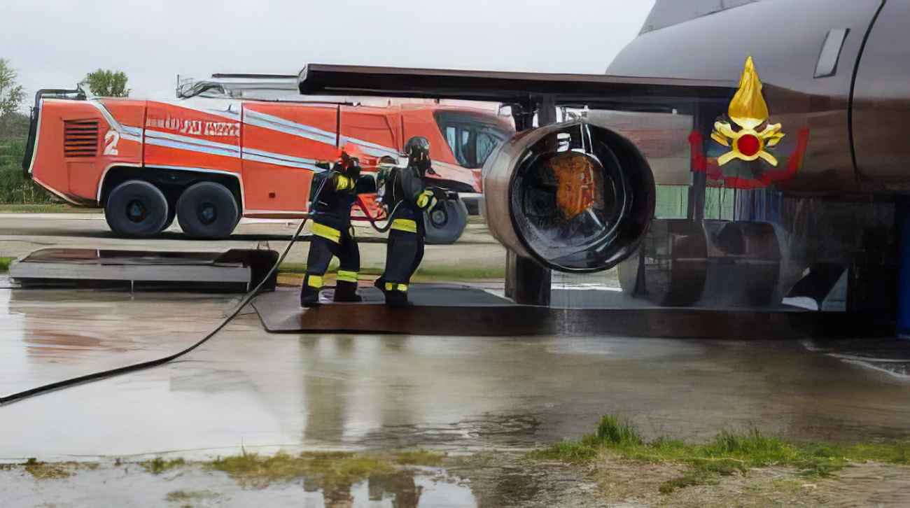 Caserma dei Vigili del Fuoco all’interno dell’Aeroporto di Foggia, ora c’è una petizione online Caserma dei Vigili del Fuoco all’interno dell’Aeroporto di Foggia, ora c’è una petizione online