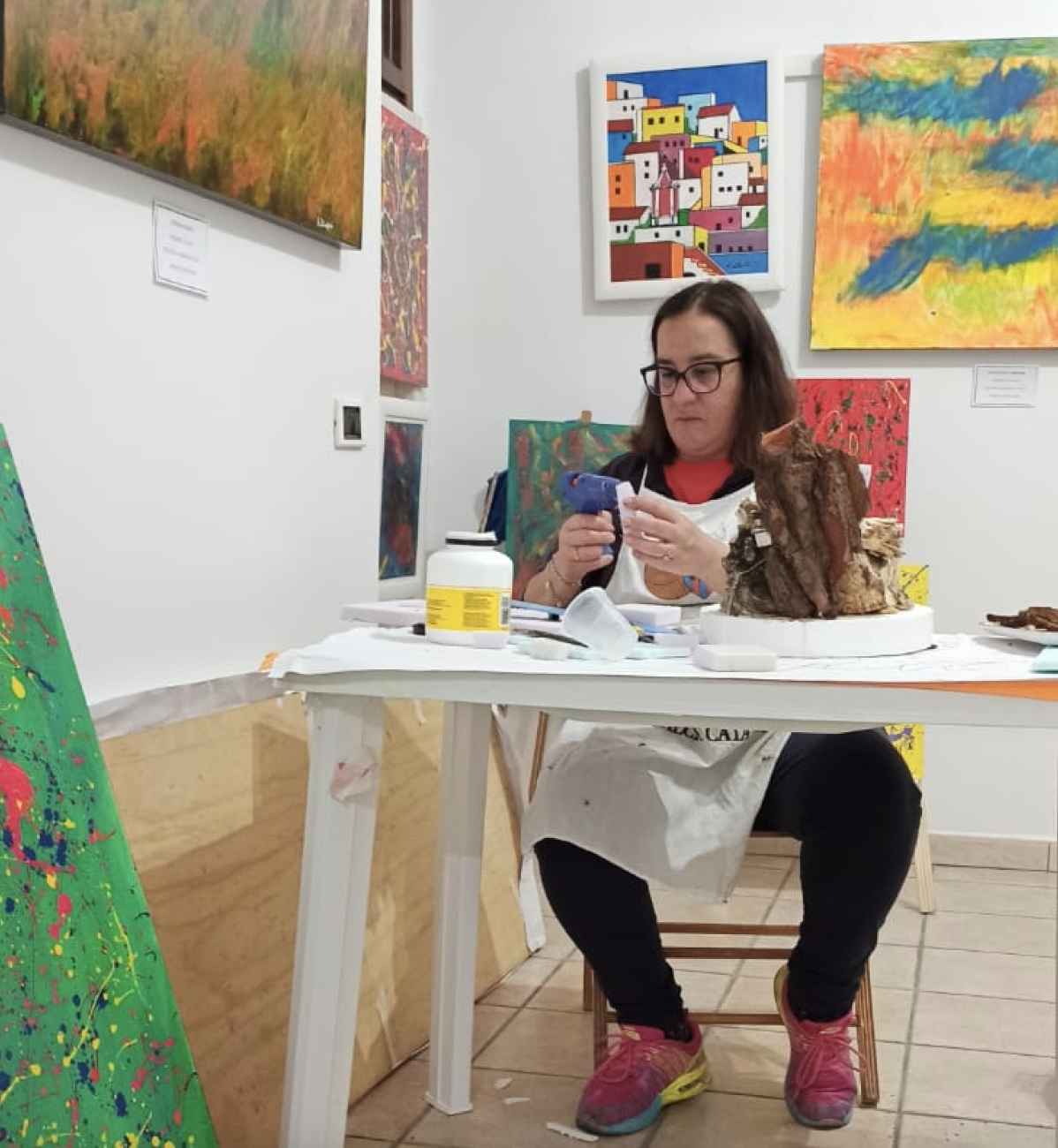 L’arte di Anna Donatella Loffredo che trasforma Orsara in tele e presepi L’arte di Anna Donatella Loffredo che trasforma Orsara in tele e presepi