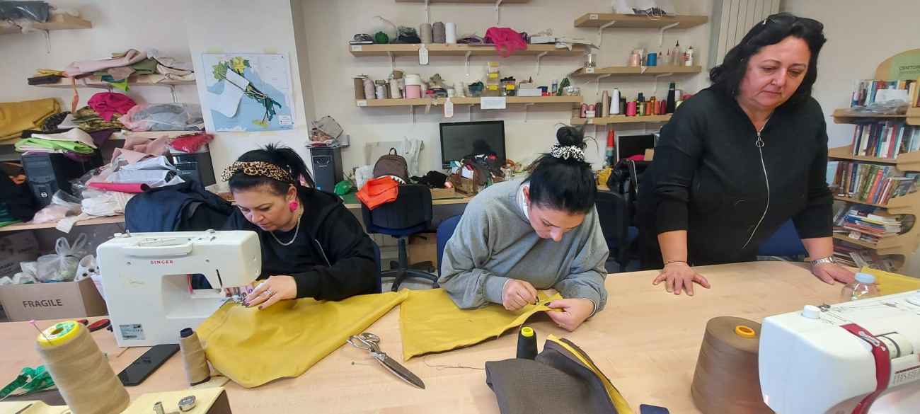 Foggia, concluso il laboratorio di sartoria che cuce relazioni e fa GOL nella ricerca del lavoro Foggia, concluso il laboratorio di sartoria che cuce relazioni e fa GOL nella ricerca del lavoro