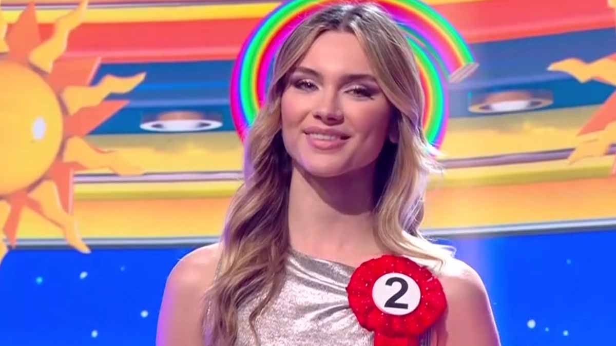 Striscia la Notizia, Simona Frascaria vola alle semifinali per essere Velina bionda Striscia la Notizia, Simona Frascaria vola alle semifinali per essere Velina bionda