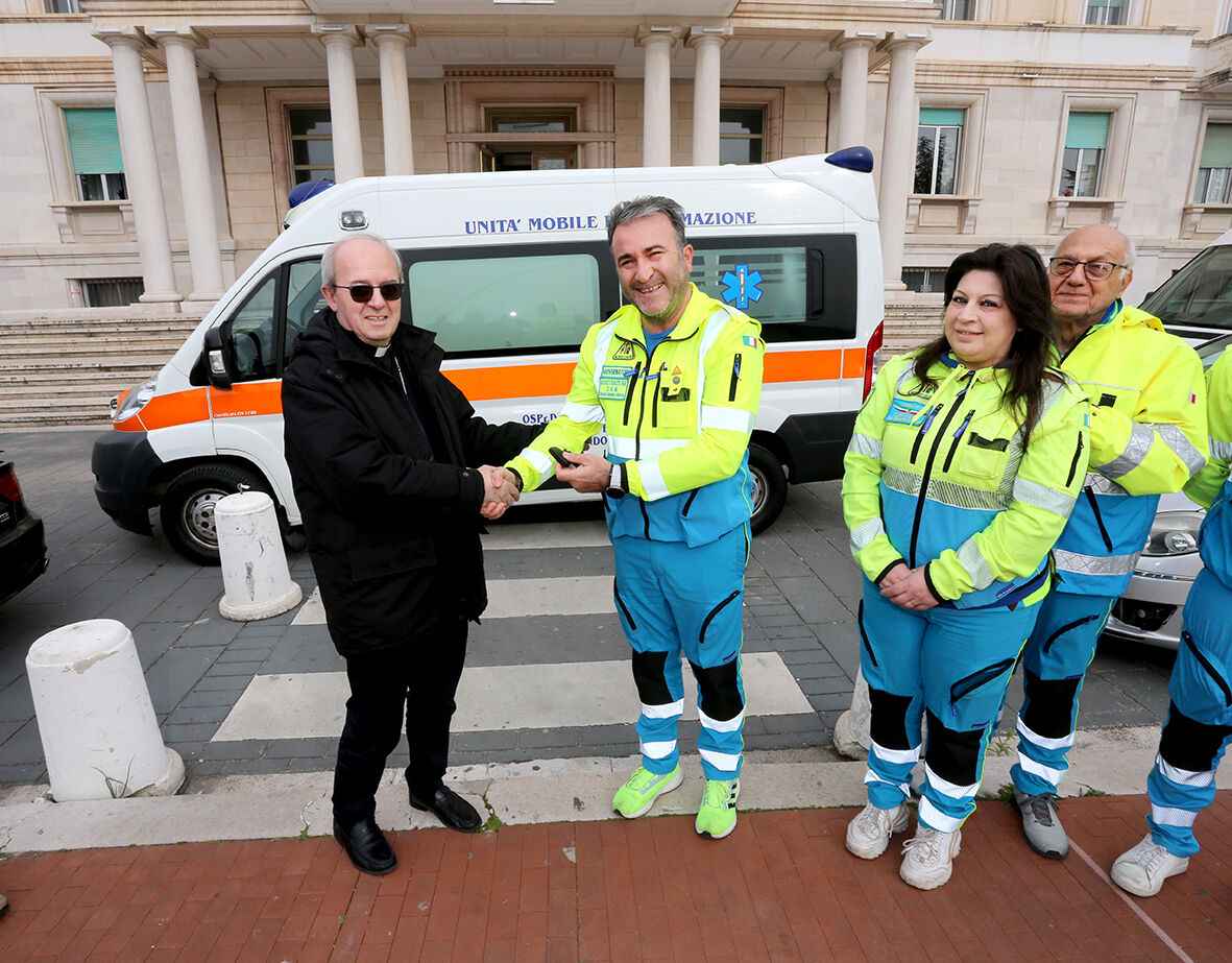 Donata un’ambulanza alla Confraternita di Misericordia di San Giovanni Rotondo Donata un’ambulanza alla Confraternita di Misericordia di San Giovanni Rotondo