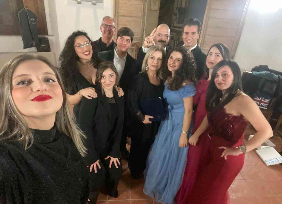 Voci ad Arco: il canto tra sacralità e virtuosismo a Rodi Garganico Voci ad Arco: il canto tra sacralità e virtuosismo a Rodi Garganico