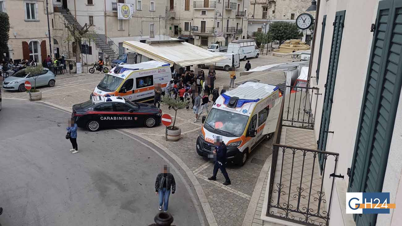 Disordine ad Ischitella, donna inveisce brandendo una bottiglia di vetro Disordine ad Ischitella, donna inveisce brandendo una bottiglia di vetro