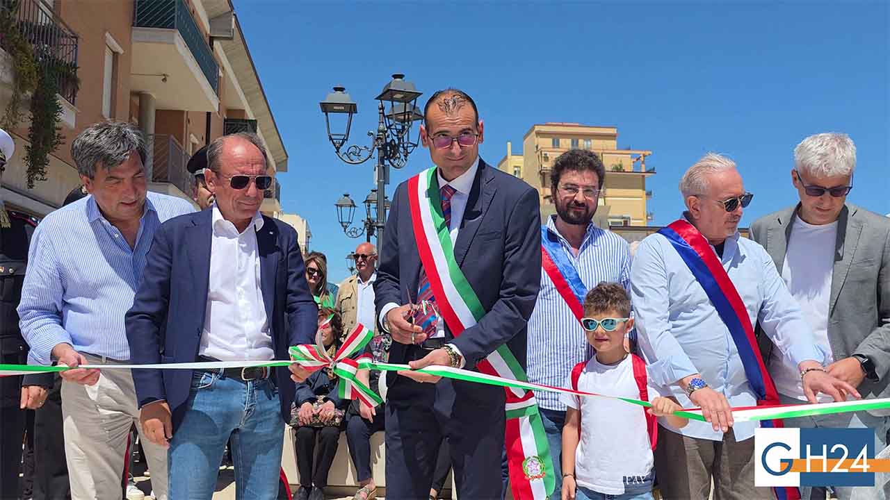 Apricena inaugura la rinnovata Villa Comunale: un nuovo spazio verde per la città Apricena inaugura la rinnovata Villa Comunale: un nuovo spazio verde per la città
