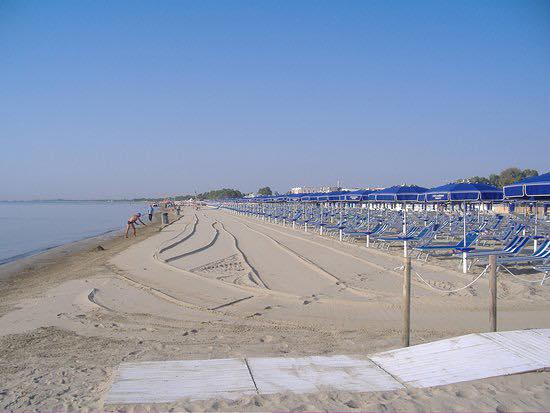 Un altro tratto del litorale di Siponto torna balneabile Un altro tratto del litorale di Siponto torna balneabile