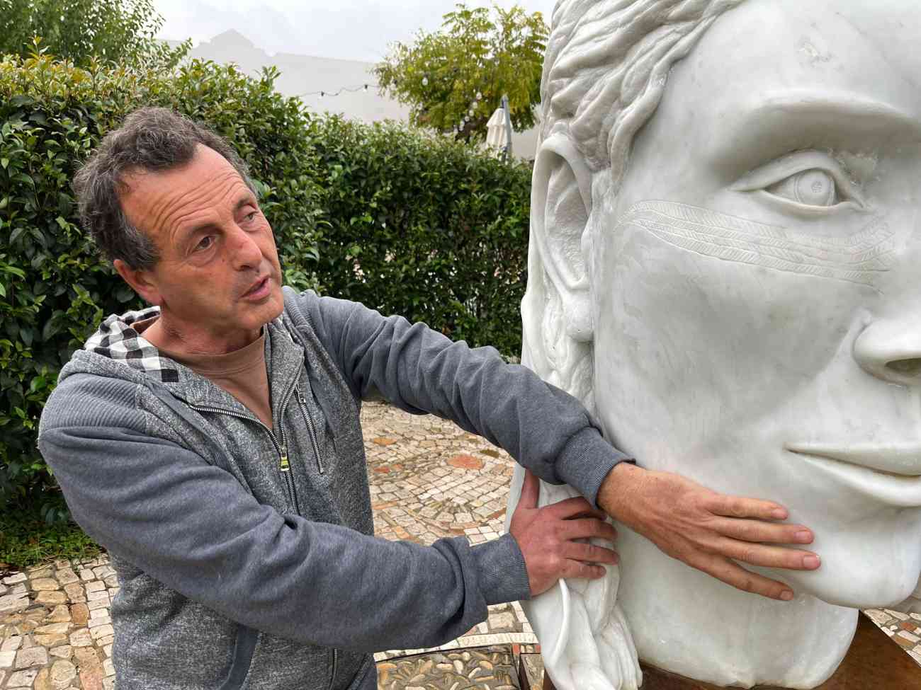 Lo scultore non vedente Felice Tagliaferri a Troia alla Fondazione Nuova Specie Lo scultore non vedente Felice Tagliaferri a Troia alla Fondazione Nuova Specie