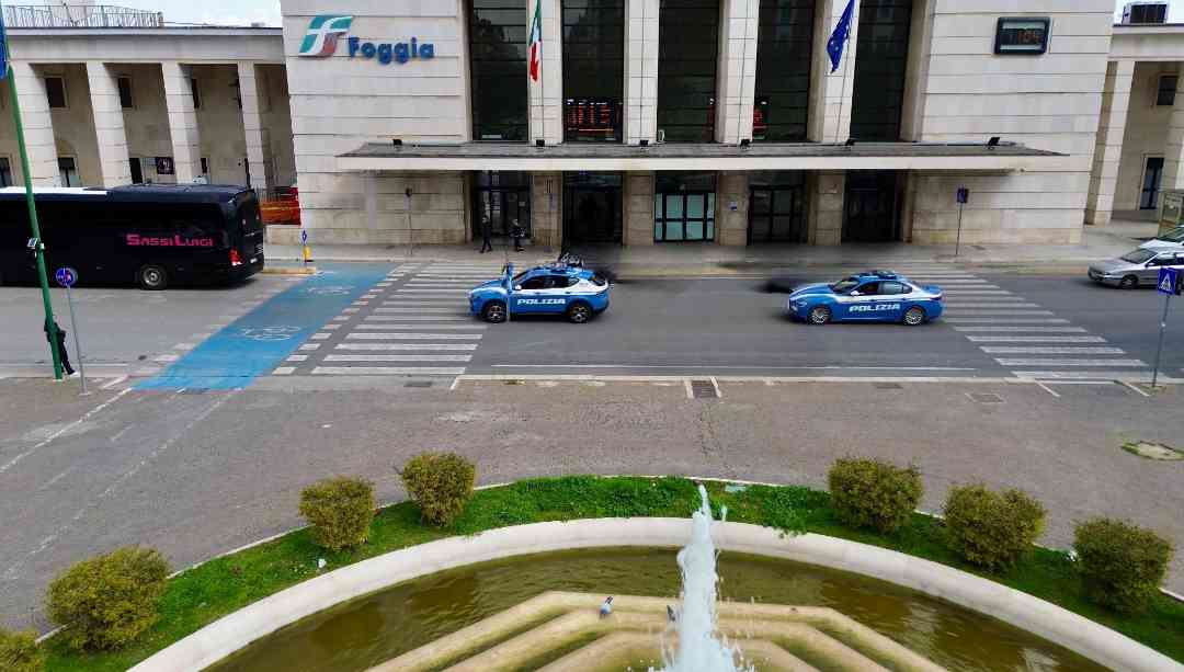 Foggia, maxi operazione nel Quartiere Ferrovia: controlli su 151 persone e 112 veicoli Foggia, maxi operazione nel Quartiere Ferrovia: controlli su 151 persone e 112 veicoli