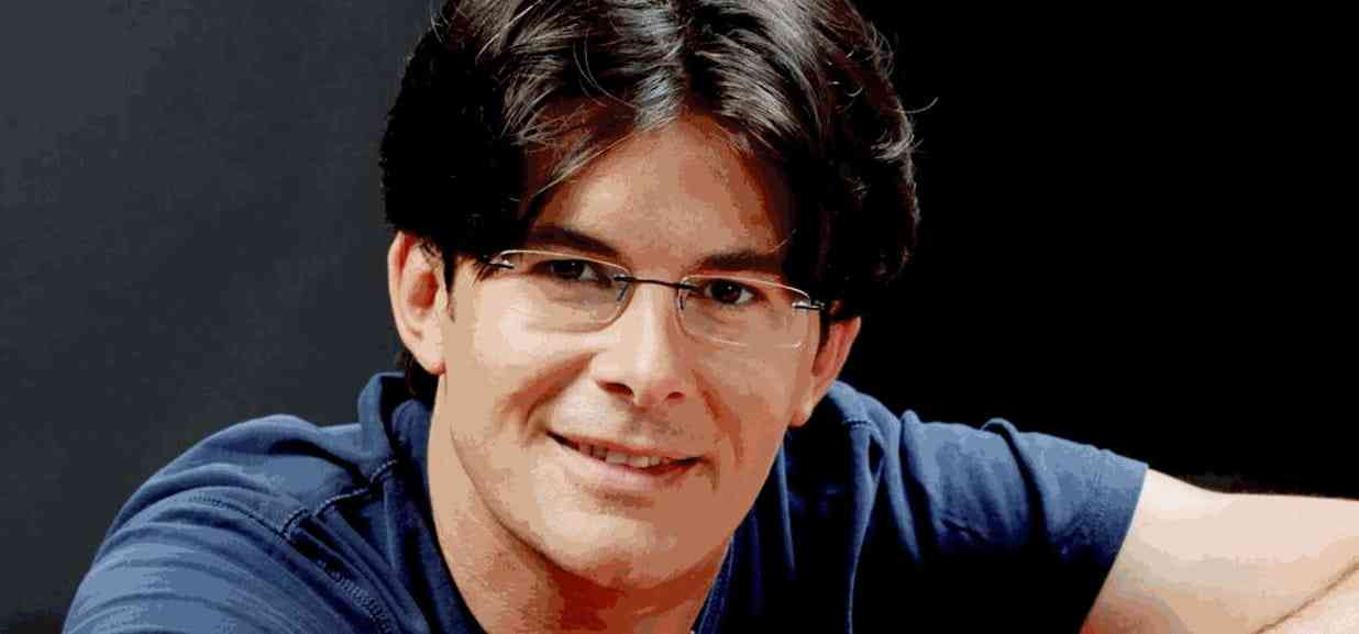 Giovanni Muciaccia porta gli “attacchi d’arte” a Manfredonia: appuntamento con ECOÈ Giovanni Muciaccia porta gli “attacchi d’arte” a Manfredonia: appuntamento con ECOÈ