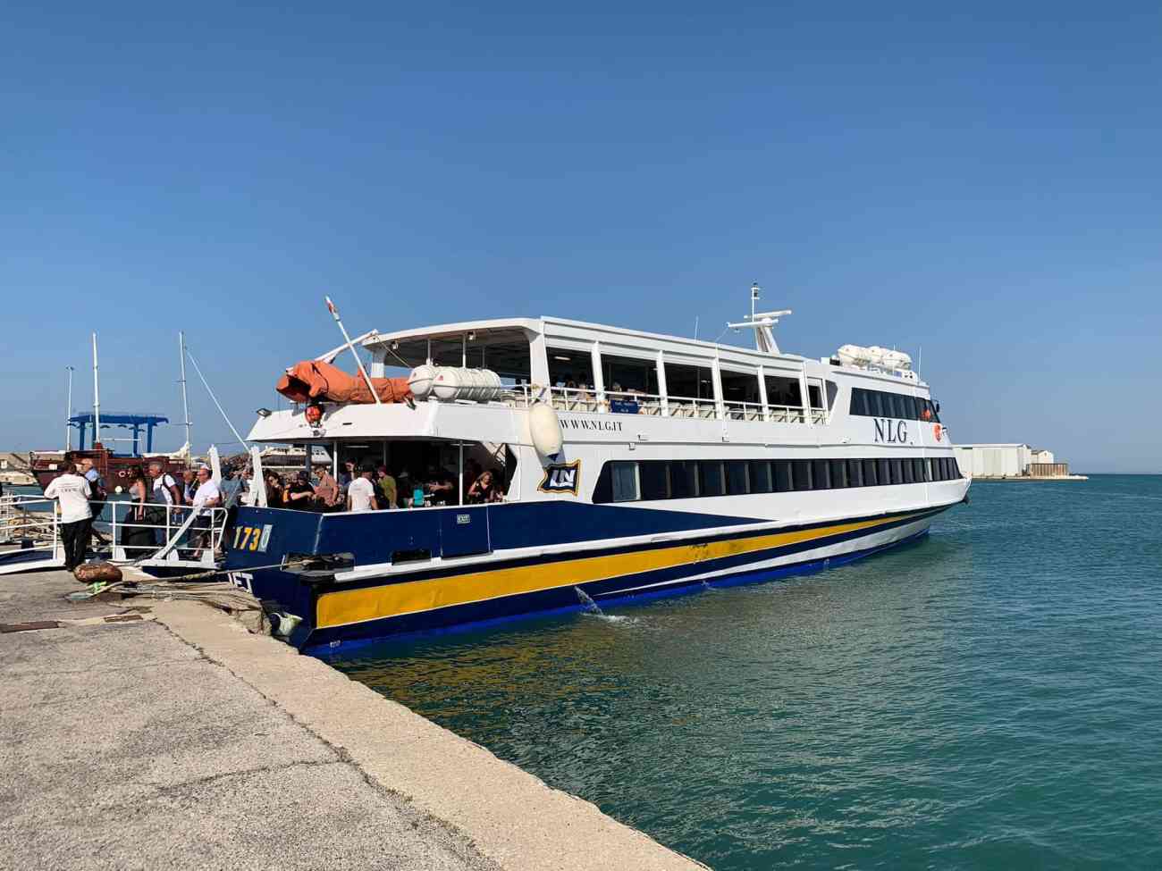 Maltempo, 270 passeggeri bloccati alle Tremiti: il Comune paga hotel e pasti Maltempo, 270 passeggeri bloccati alle Tremiti: il Comune paga hotel e pasti