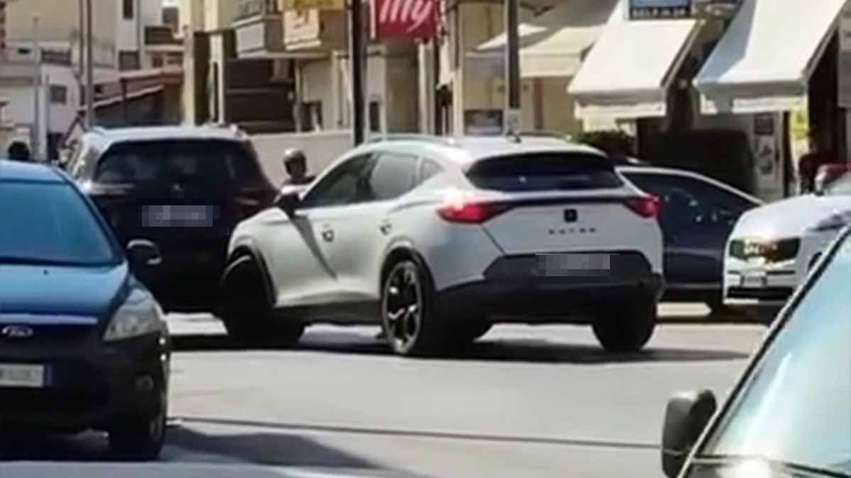 Rubano un’auto davanti al bar a Cerignola in pieno giorno Rubano un’auto davanti al bar a Cerignola in pieno giorno