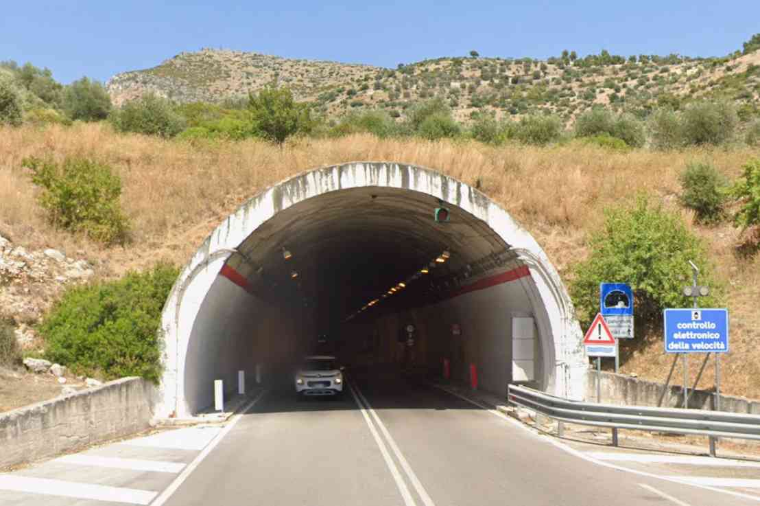 Mattinata, la galleria Palombari riapre al traffico Mattinata, la galleria Palombari riapre al traffico