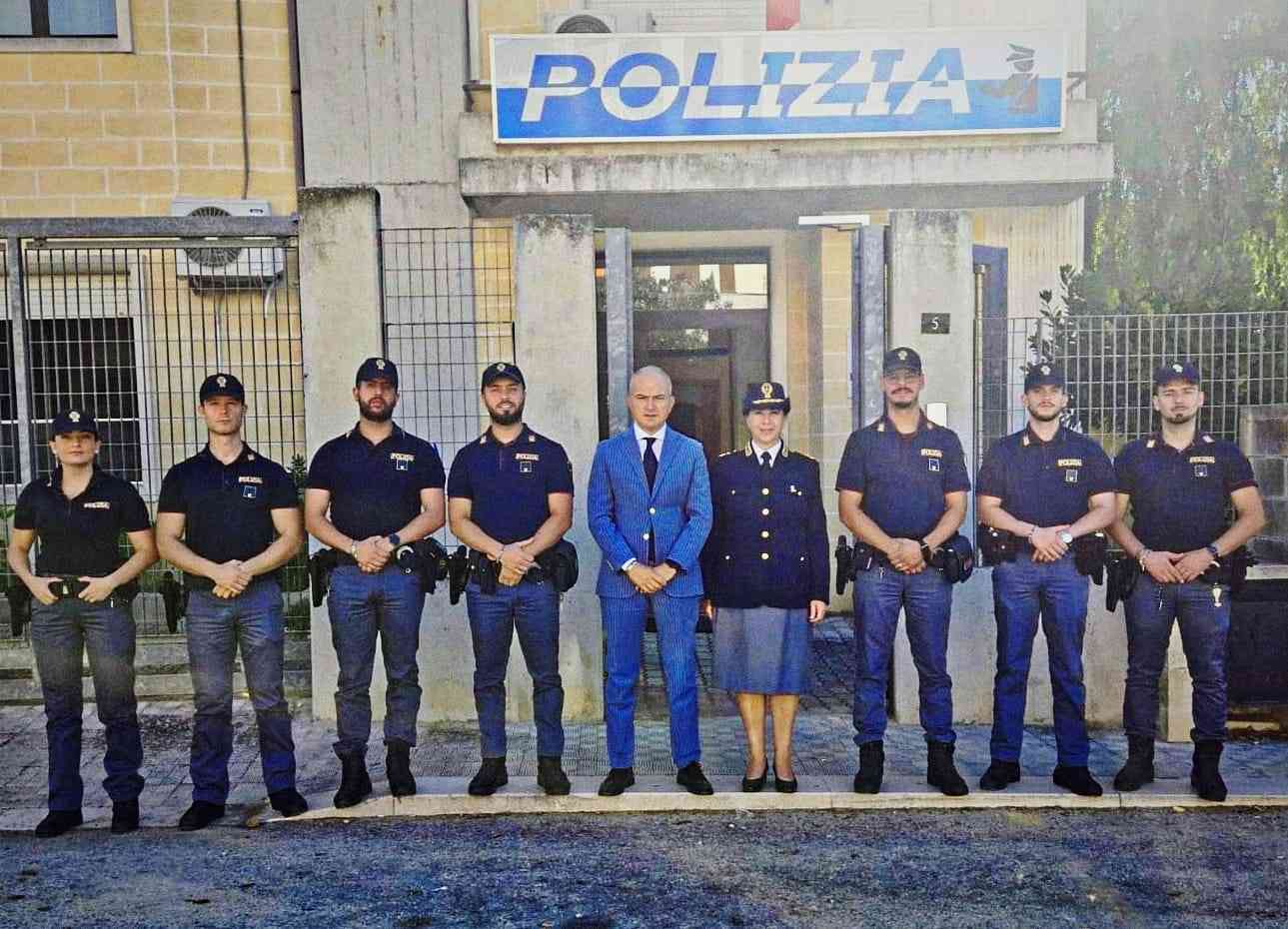 Otto nuovi poliziotti a Lucera: il Questore saluta il team e presenta la nuova Dirigente Otto nuovi poliziotti a Lucera: il Questore saluta il team e presenta la nuova Dirigente