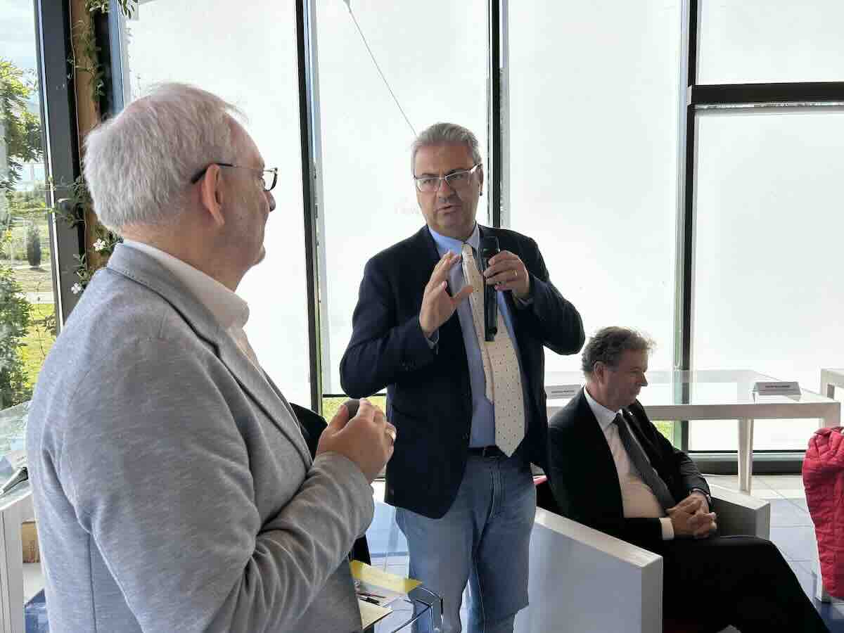Da Giappone e Stati Uniti a scuola da Peppe Zullo a Orsara di Puglia Da Giappone e Stati Uniti a scuola da Peppe Zullo a Orsara di Puglia