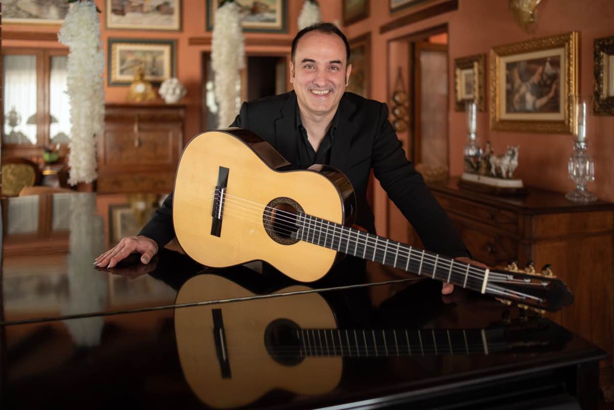 Il celebre chitarrista Giulio Tampalini al Teatro Giordano di Foggia con l’Orchestra Suoni del Sud Il celebre chitarrista Giulio Tampalini al Teatro Giordano di Foggia con l’Orchestra Suoni del Sud
