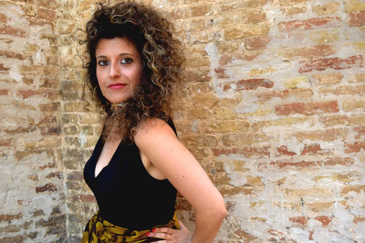 L’artista pugliese Roberta Palumbo lancia il videoclip di “Anema Cride” L’artista pugliese Roberta Palumbo lancia il videoclip di “Anema Cride”