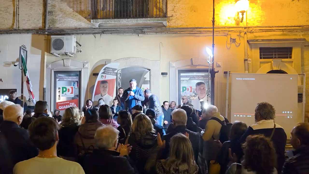 Grande partecipazione per il candidato Enzo Quaranta al primo comizio pubblico a Torremaggiore Grande partecipazione per il candidato Enzo Quaranta al primo comizio pubblico a Torremaggiore