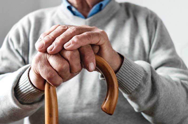 Puglia sempre più anziana: 945mila over 65 e solo il 2% di bambini sotto i 2 anni Puglia sempre più anziana: 945mila over 65 e solo il 2% di bambini sotto i 2 anni