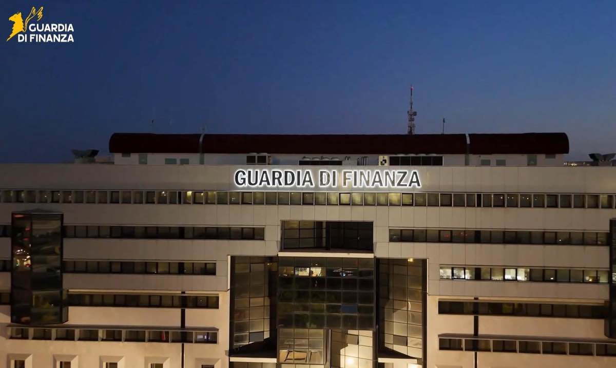 Voti in cambio di denaro e assunzioni: arrestato consigliere comunale eletto nel 2020 Voti in cambio di denaro e assunzioni: arrestato consigliere comunale eletto nel 2020