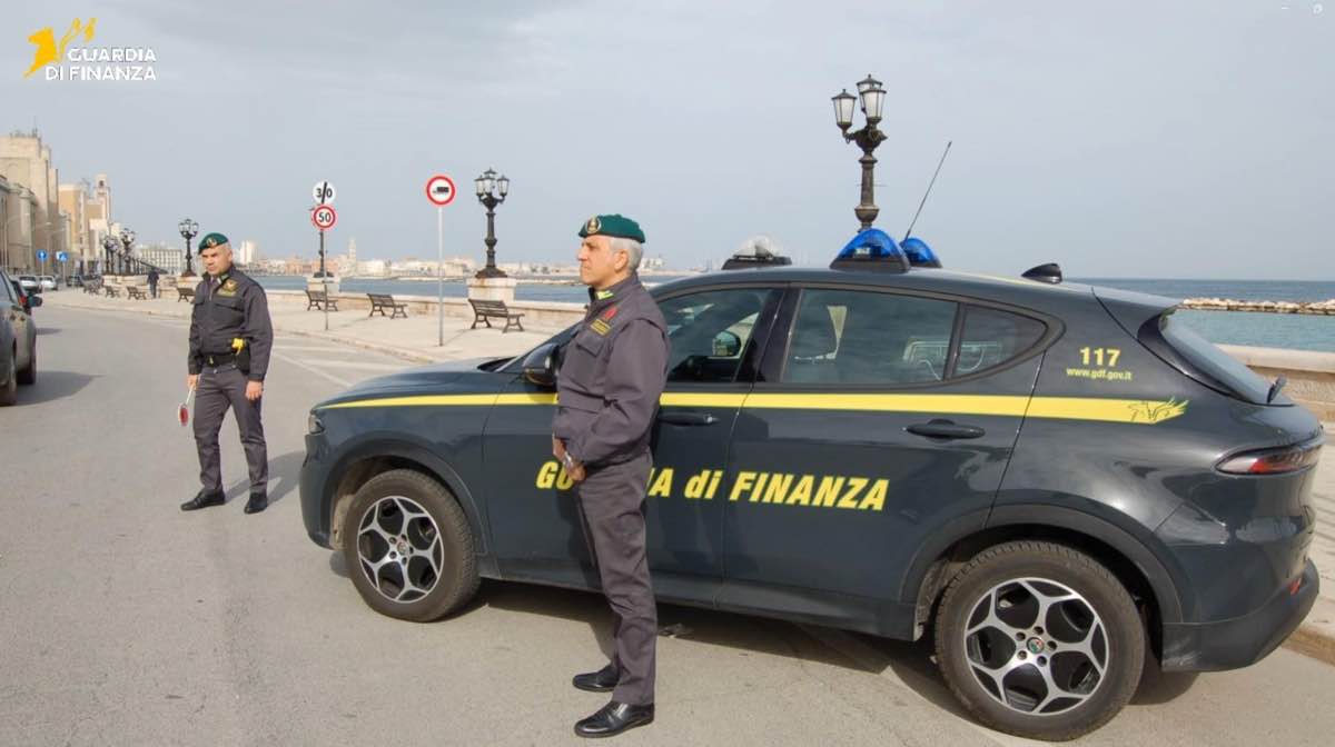 Si finge ufficiale della Guardia di Finanza: denunciato 54enne Si finge ufficiale della Guardia di Finanza: denunciato 54enne