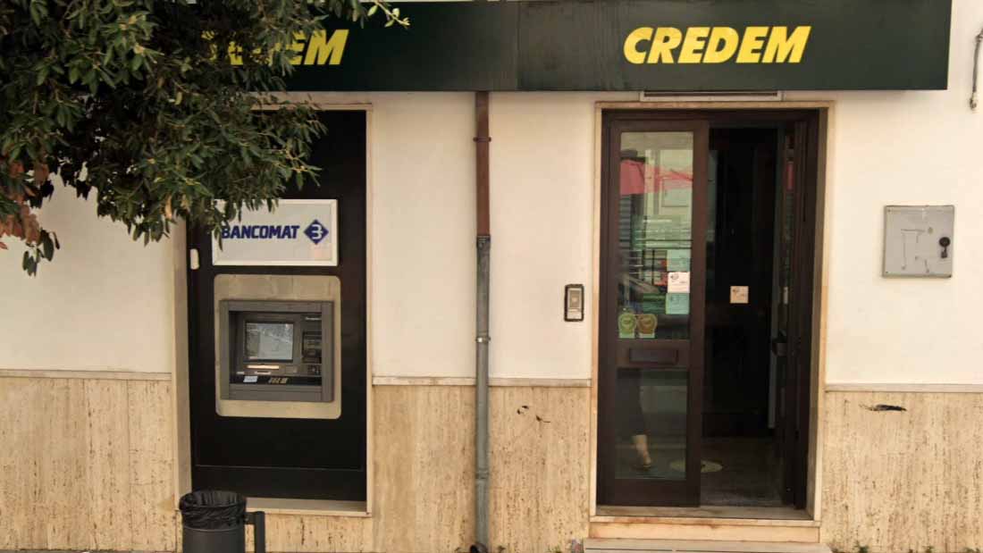 Tentato assalto a bancomat di Cagnano Varano: fallisce l’esplosione, banditi in fuga Tentato assalto a bancomat di Cagnano Varano: fallisce l’esplosione, banditi in fuga