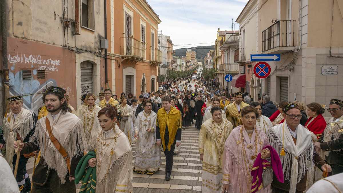 San Nicandro Garganico, grande successo per la VI Edizione della Sfilata Storica della Pacchiana e del Pastore San Nicandro Garganico, grande successo per la VI Edizione della Sfilata Storica della Pacchiana e del Pastore