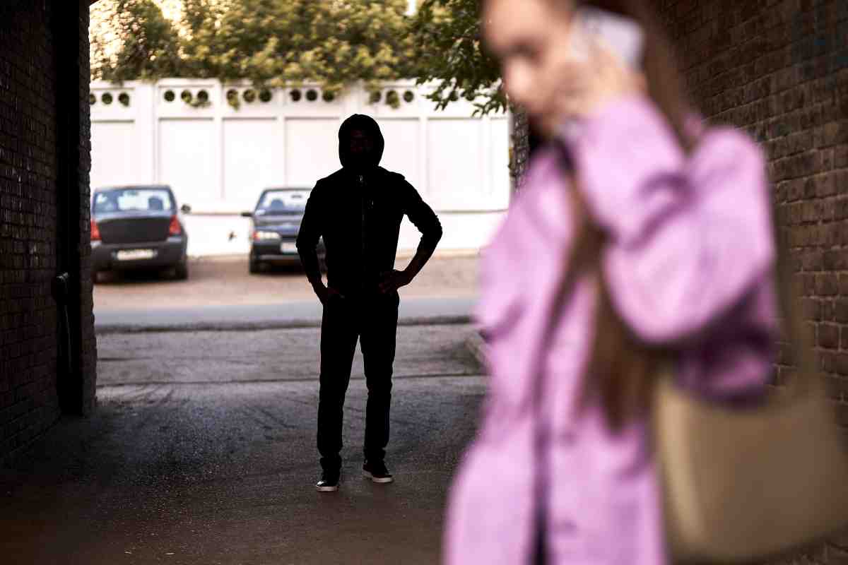 Stalking e fotomontaggi osceni: arrestato 19enne a Foggia Stalking e fotomontaggi osceni: arrestato 19enne a Foggia