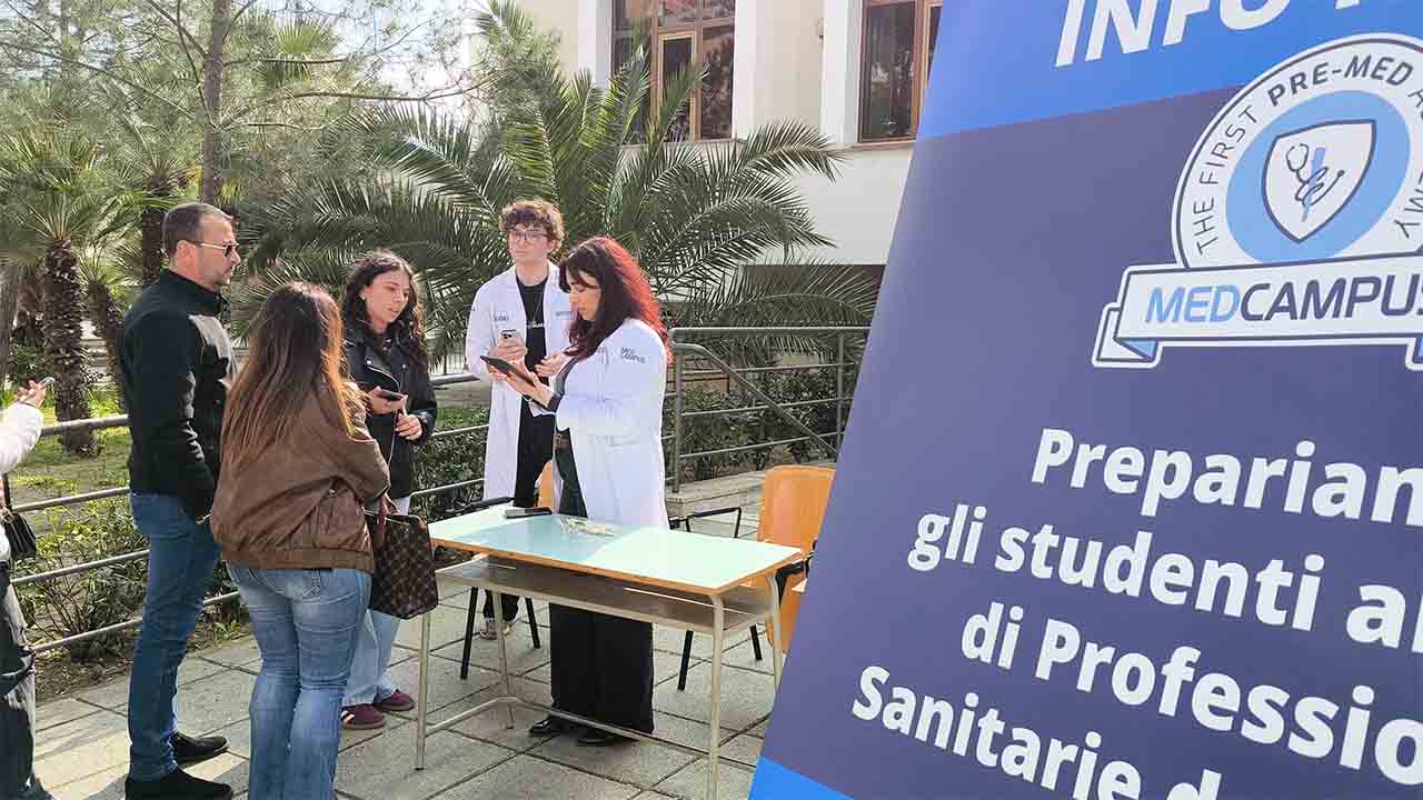 Professioni sanitarie, a Foggia tanti giovani all’ info day contro il ‘caos’ del test d’ingresso Professioni sanitarie, a Foggia tanti giovani all’ info day contro il ‘caos’ del test d’ingresso