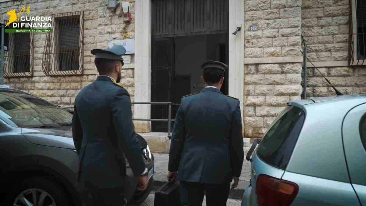 Fatture false e imprese fantasma: la Finanza blocca patrimoni illeciti nella BAT Fatture false e imprese fantasma: la Finanza blocca patrimoni illeciti nella BAT