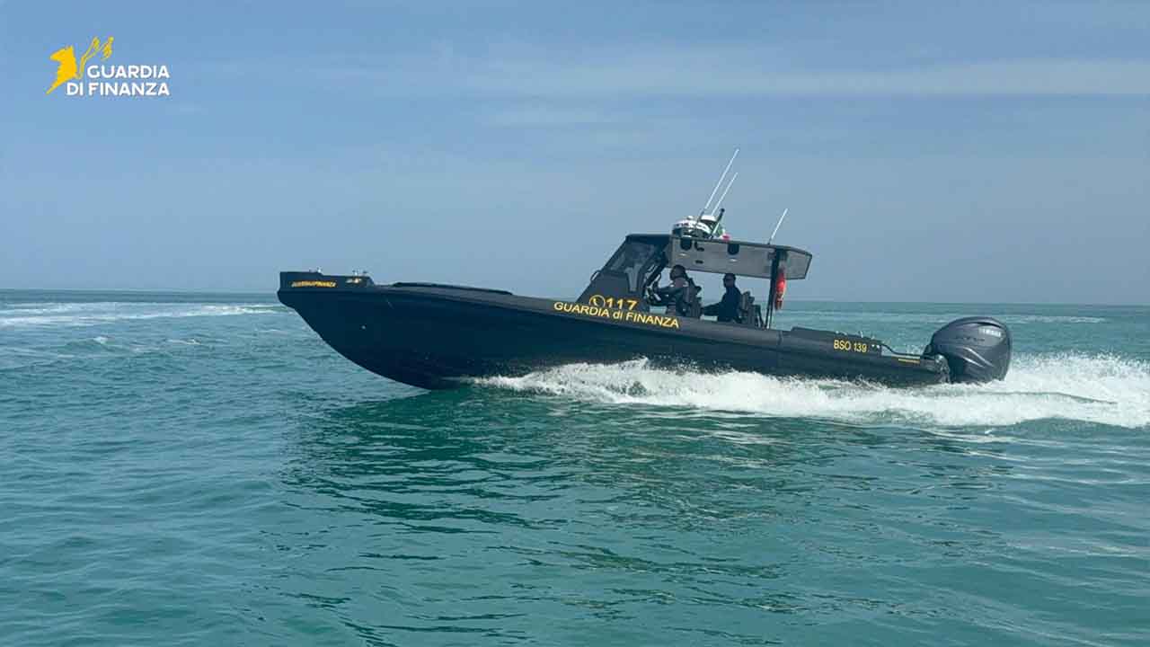Guardia di Finanza: a Vieste arriva il nuovo battello B.S.O. 139 per la sicurezza e la tutela dell’ambiente Guardia di Finanza: a Vieste arriva il nuovo battello B.S.O. 139 per la sicurezza e la tutela dell’ambiente