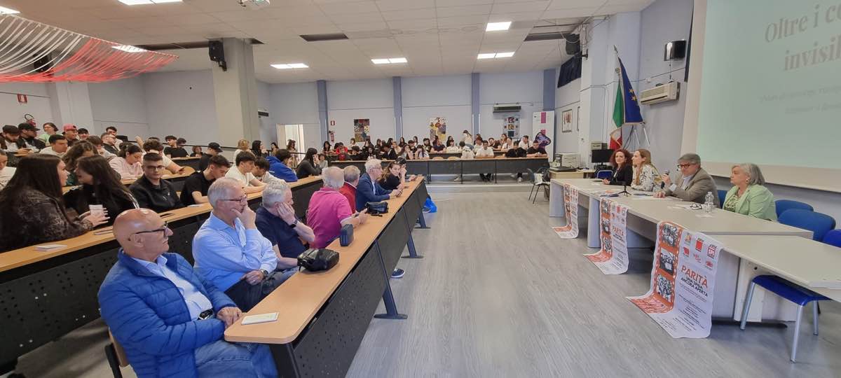 Foggia, la forza delle donne: 200 studentesse e studenti alle giornate sulla Parità Foggia, la forza delle donne: 200 studentesse e studenti alle giornate sulla Parità