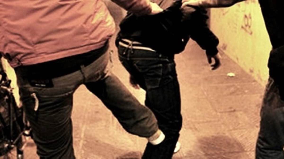 Manfredonia, aggressione durante la Notte Bianca: quattro giovani colpiti in Daspo urbano Manfredonia, aggressione durante la Notte Bianca: quattro giovani colpiti in Daspo urbano