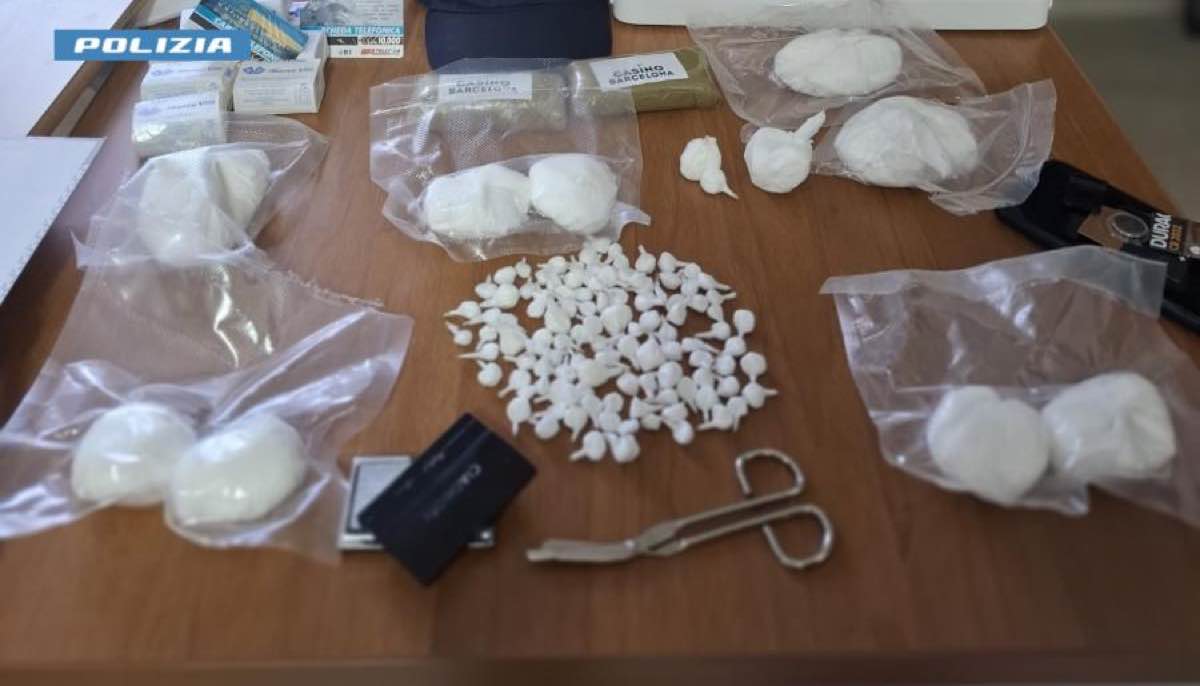 Vieste, coppia fermata sulla litoranea: sequestrati cocaina e hashish per oltre un chilo Vieste, coppia fermata sulla litoranea: sequestrati cocaina e hashish per oltre un chilo