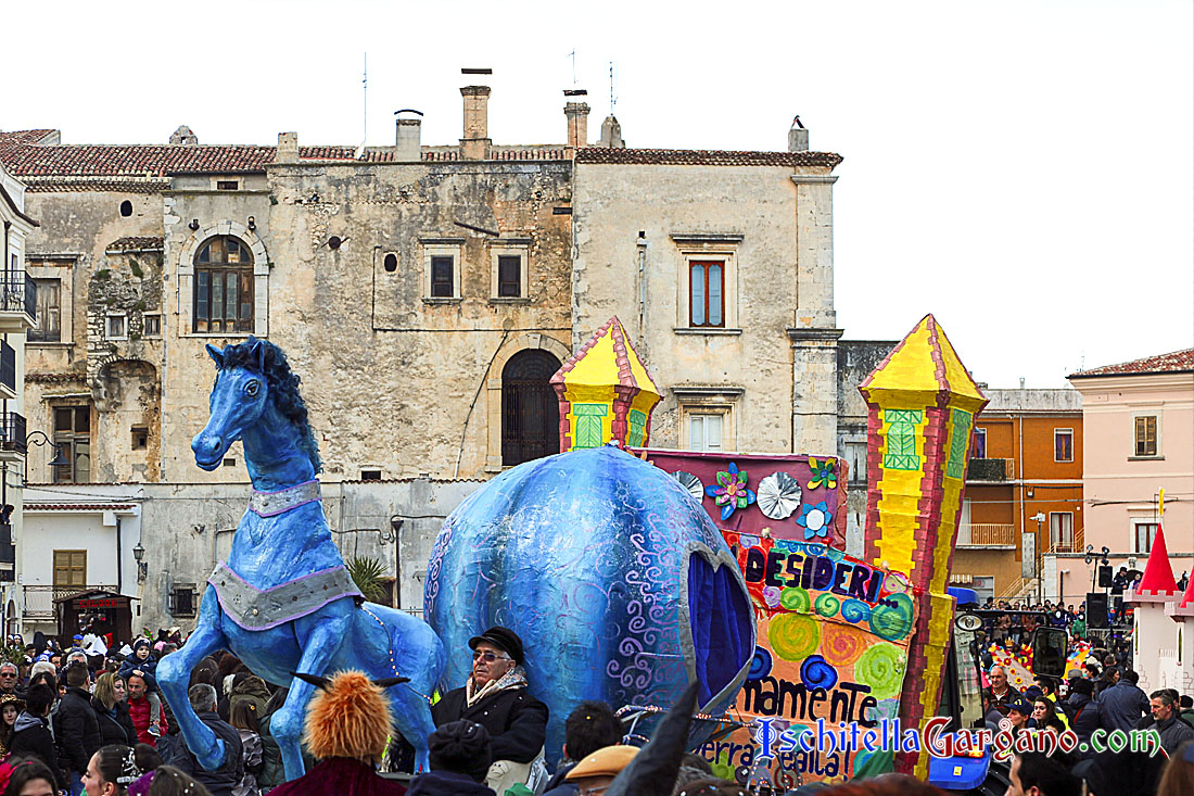 Ischitella è pronta per il Carnevale, otto gruppi per otto carri Ischitella è pronta per il Carnevale, otto gruppi per otto carri