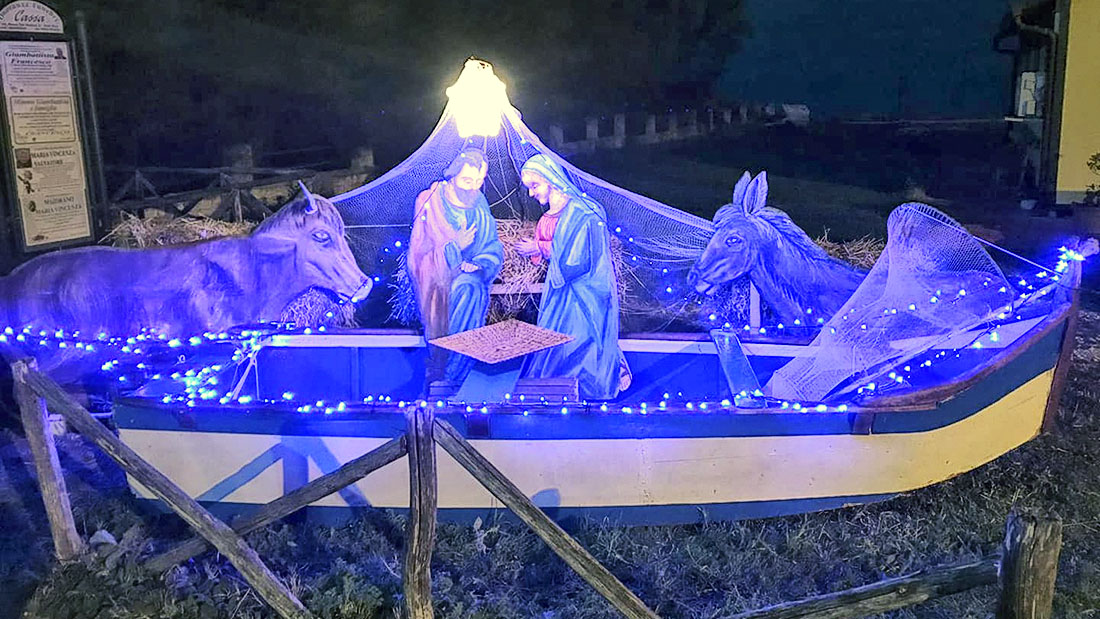 A Foce Varano il presepe è su una barca Presepe Foce Varano