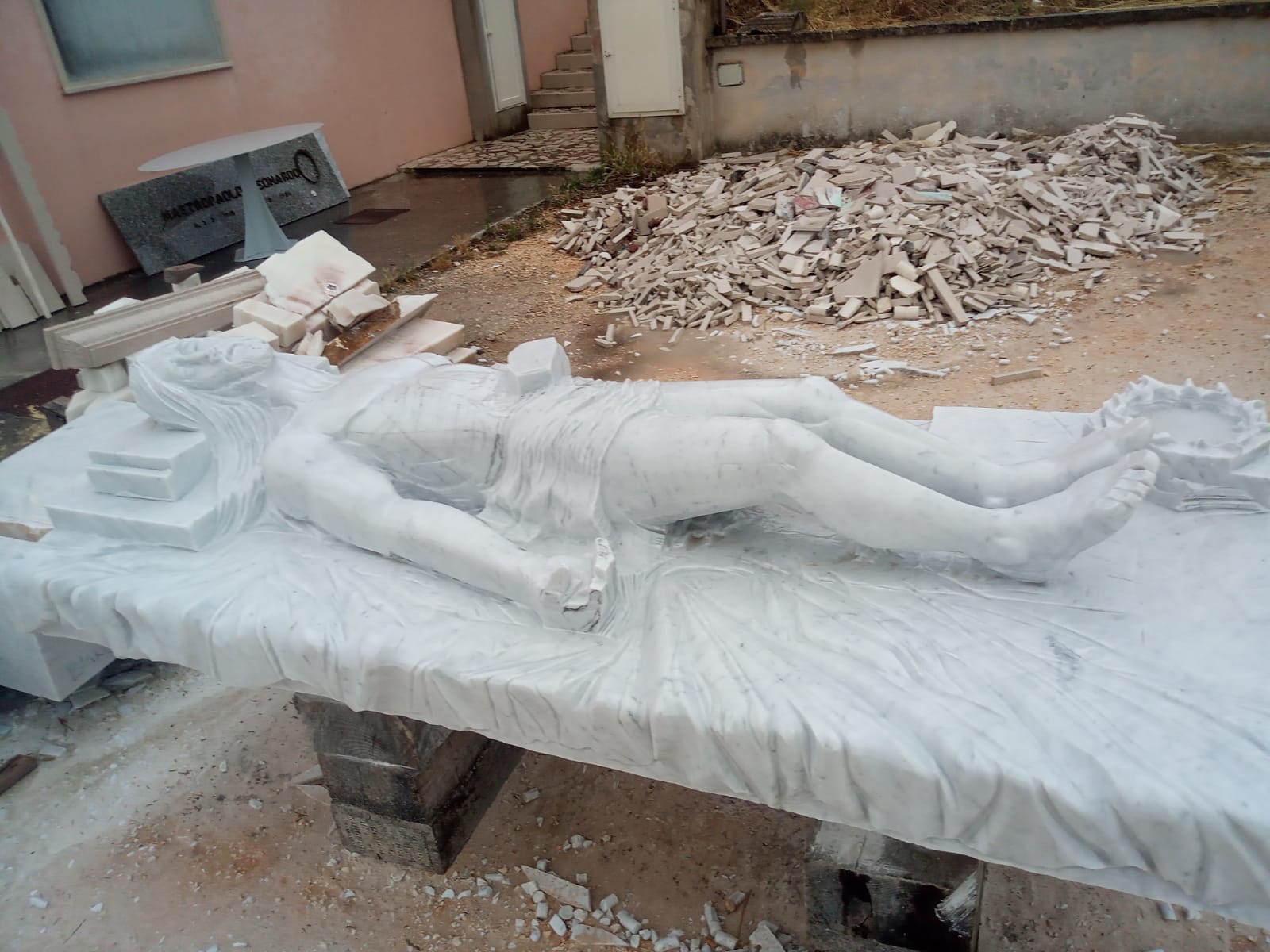 “Ho liberato il Cristo dal marmo”: la straordinaria scultura di Claudio Mastropaolo “Ho liberato il Cristo dal marmo”: la straordinaria scultura di Claudio Mastropaolo