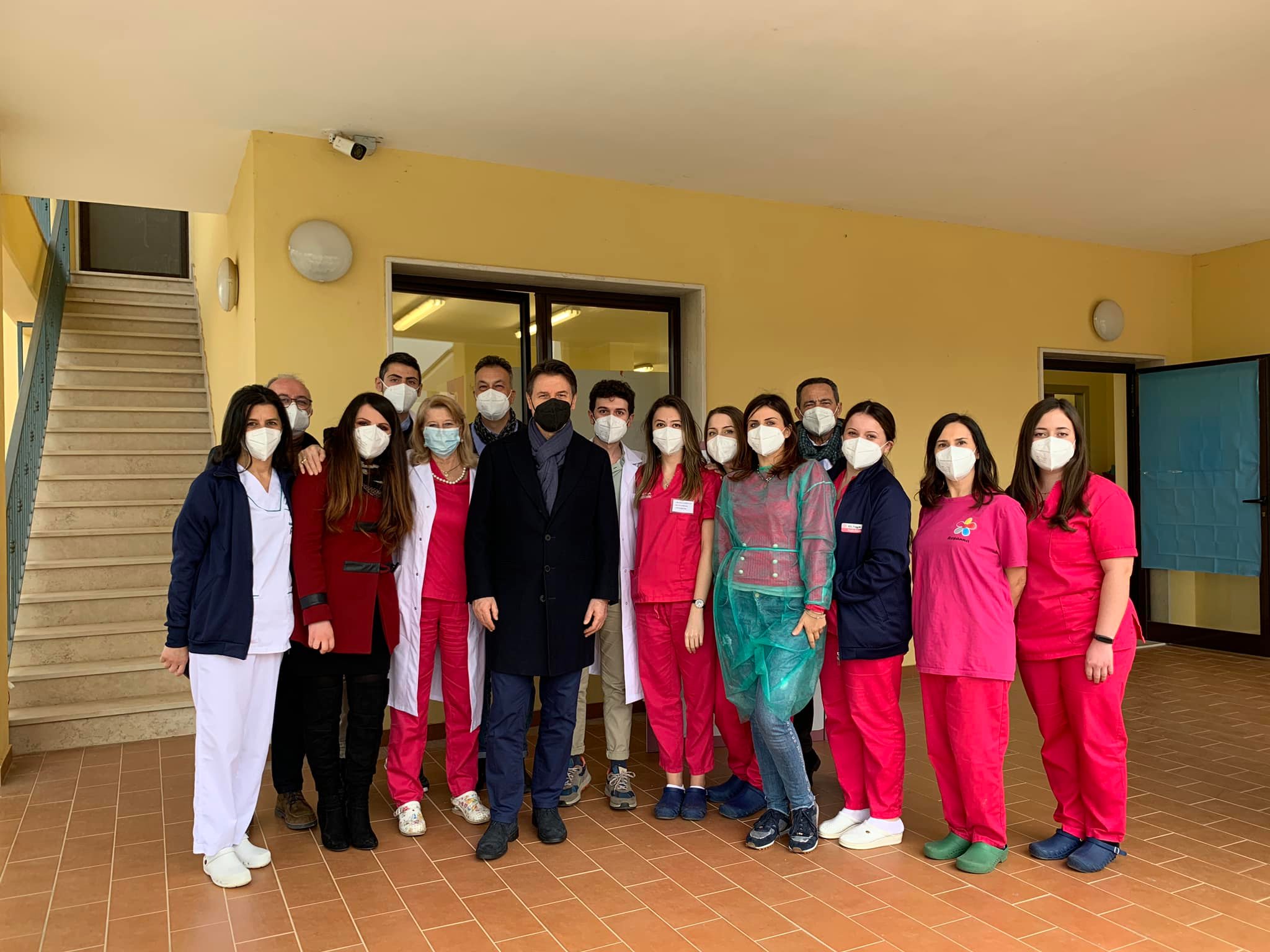 Sorpresa a San Giovanni Rotondo: Conte visita l’hub vaccinale Sorpresa a San Giovanni Rotondo: Conte visita l’hub vaccinale