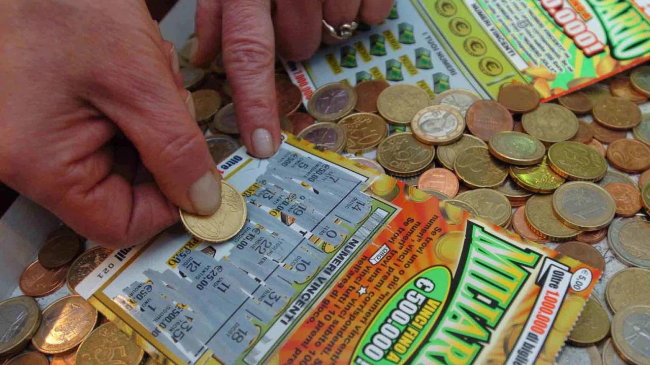 La Dea bendata bacia Rodi Garganico: vinti 300mila euro con un Gratta e Vinci La Dea bendata bacia Rodi Garganico: vinti 300mila euro con un Gratta e Vinci
