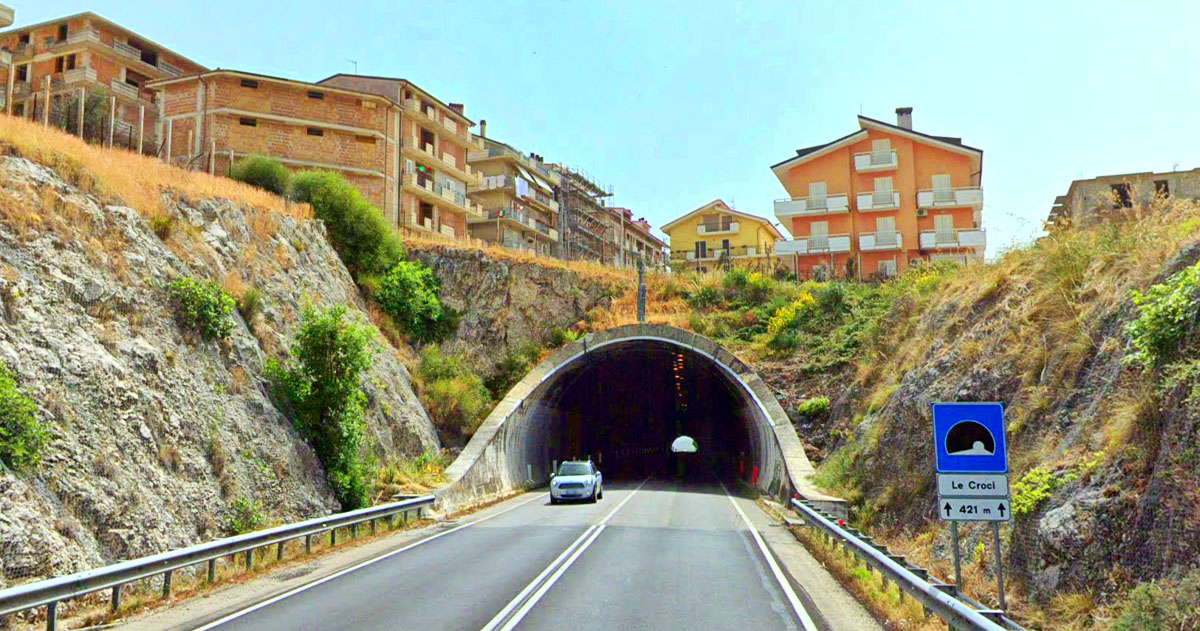Chiude la galleria di Cagnano Varano. Traffico deviato fino al 13 marzo 2022 Chiude la galleria di Cagnano Varano. Traffico deviato fino al 13 marzo 2022