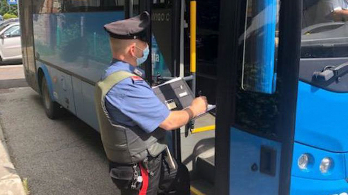 Sale sul bus con tre ordigni esplosivi, arrestato studente a San Giovanni Rotondo Sale sul bus con tre ordigni esplosivi, arrestato studente a San Giovanni Rotondo