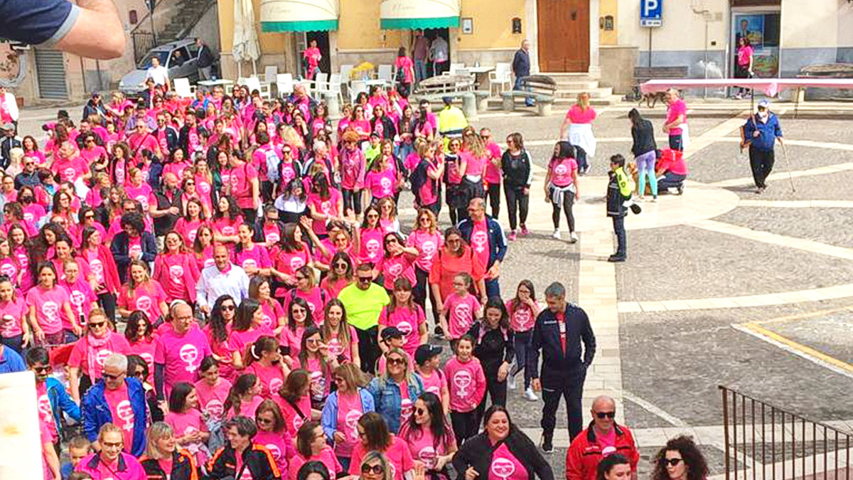 La “Camminata in Rosa” colora le strade di Carpino La “Camminata in Rosa” colora le strade di Carpino