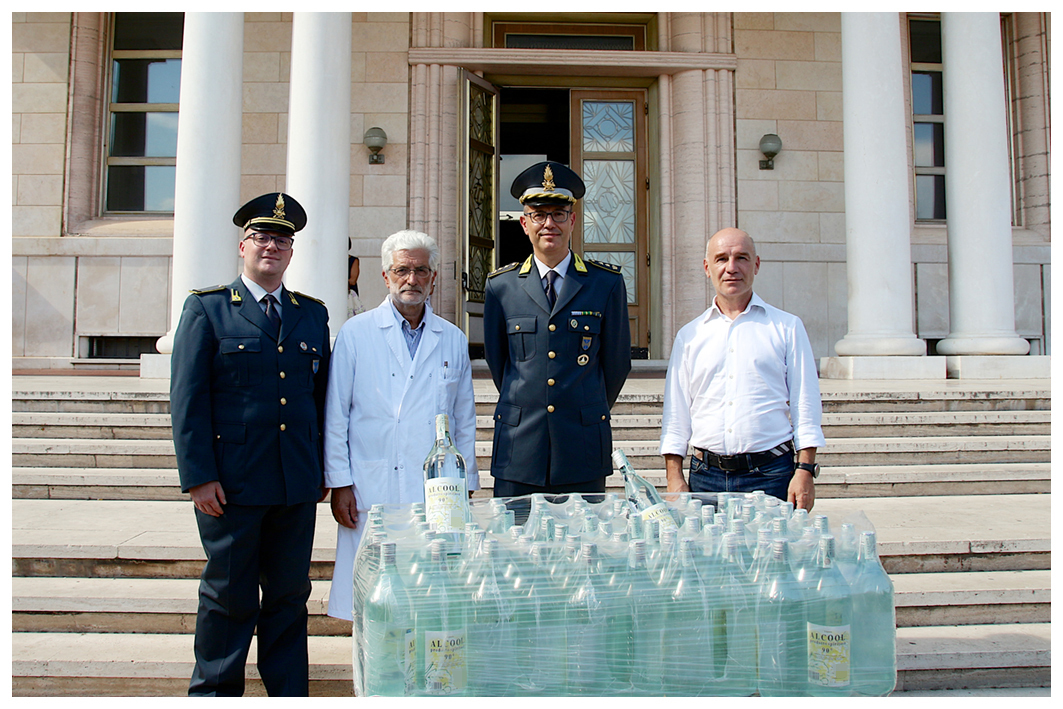 Casa Sollievo, Guardia di Finanza dona 2.700 litri di alcol etilico confiscati Casa Sollievo, Guardia di Finanza dona 2.700 litri di alcol etilico confiscati